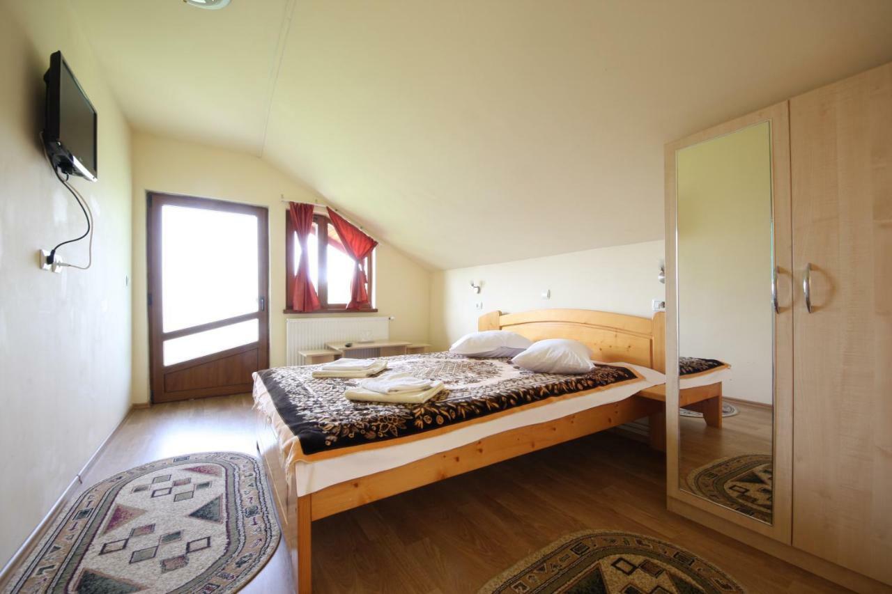 Pensiunea Dealul Frumos Maison d'hôtes